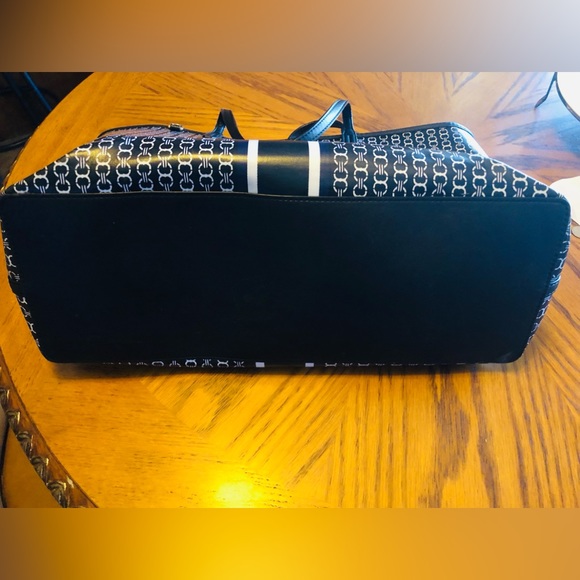 Tory Burch chain link black & white large tote bag. - Picture 3 of 5